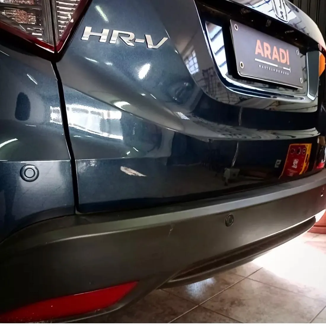 Depois do reparo: traseira de suv